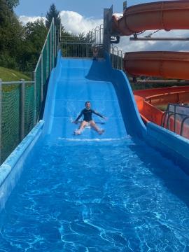 Razgibano, živahno, razigrano, počitniško, … (7)